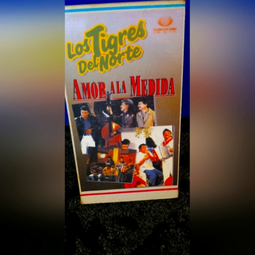 Los Tigres Del Norte - Amor a la Medida VHS